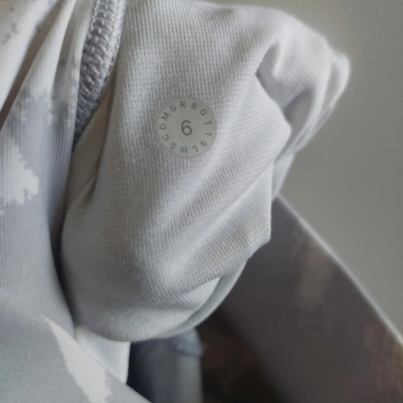 Lululemon Speed Up Tight 28" *Full-On Luxtreme Flower Pop White Silver Lilac | 6 - Picture 10 of 10